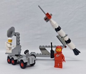 LEGO 897 Classic Space - Mobile Rocket Launcher *Used* with *Instructions*