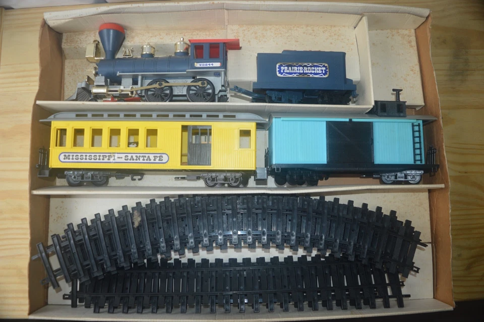 Timpo Prairie Rocket Great Train Hold Up Set Original 1970s Boxed - Image 2 of 4