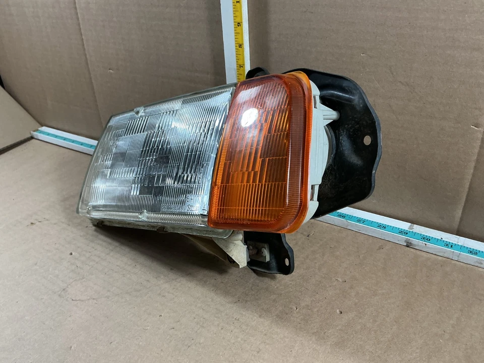 Faro delantero izquierdo del conductor Suzuki Sidekick 1989-1998 con luz de intermitente Foto 3 de 4