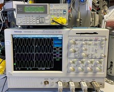 TEKTRONIX TDS5104B DPO Oscilloscope 4CH 1GHz 5GS/s 3M SM J2 USB PW3 JA3 JE3 RG