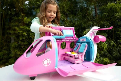 Barbie Reise Traumflugzeug mit Pilotin Barbie Puppe + 15 Zubehörteile Mattel NEU