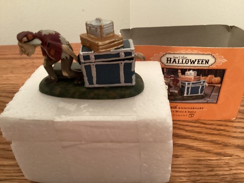Department 56 Snow Village Halloween Service With a Smile Figur #809003 Retired