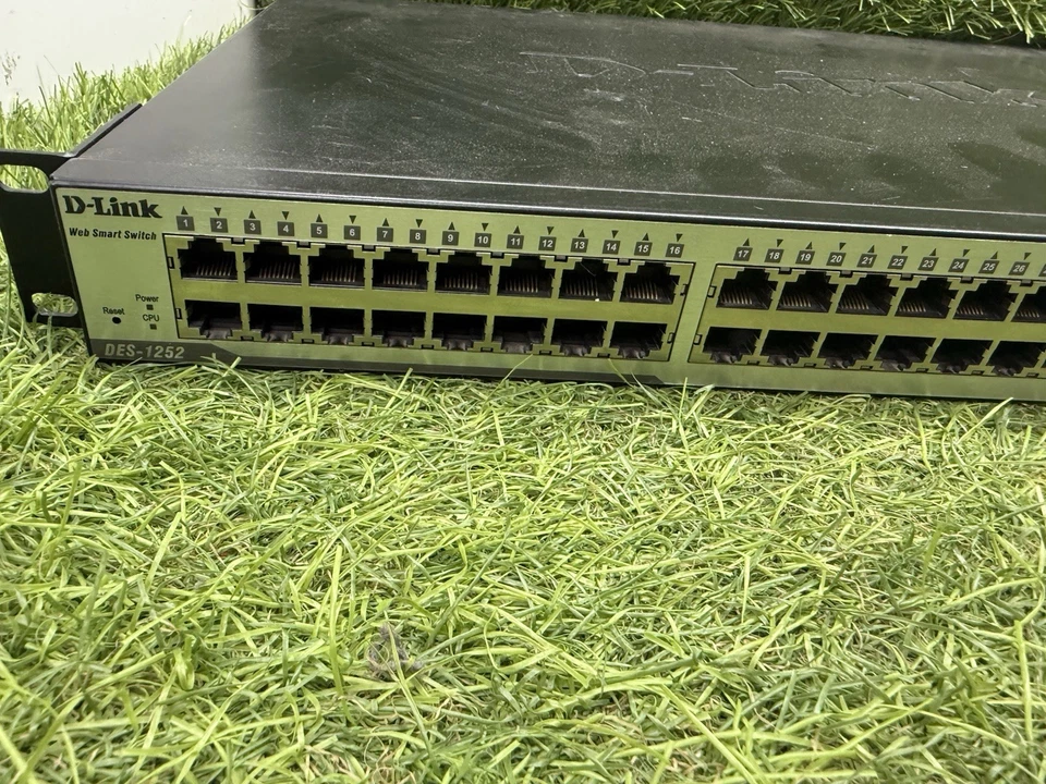 D-Link DES-1252 52 Port Gigabit Web Smart Switch + 2 GBIC Ports with Ears #OR - Image 2 of 4