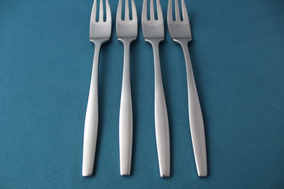 4 tenedores de ensalada Dansk VARIATION V satinado IHQ acero inoxidable Finlandia 6 5/8" Foto 2 de 4