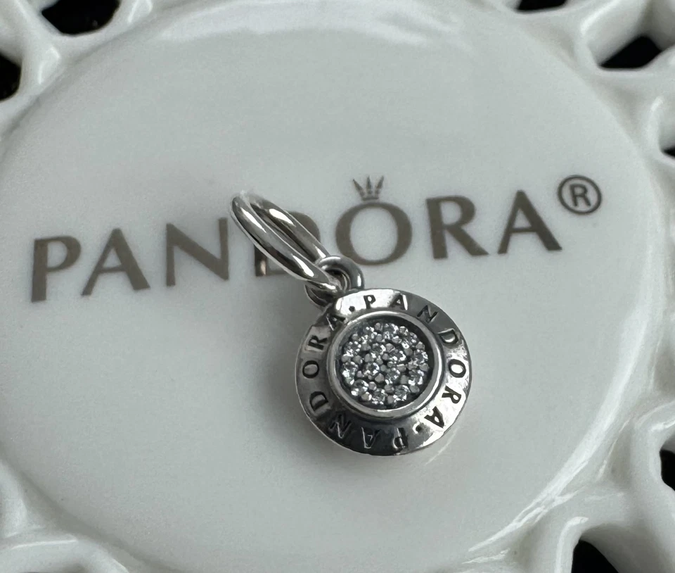 Auténtico colgante Pandora Signature #390359CZ Foto 2 de 4