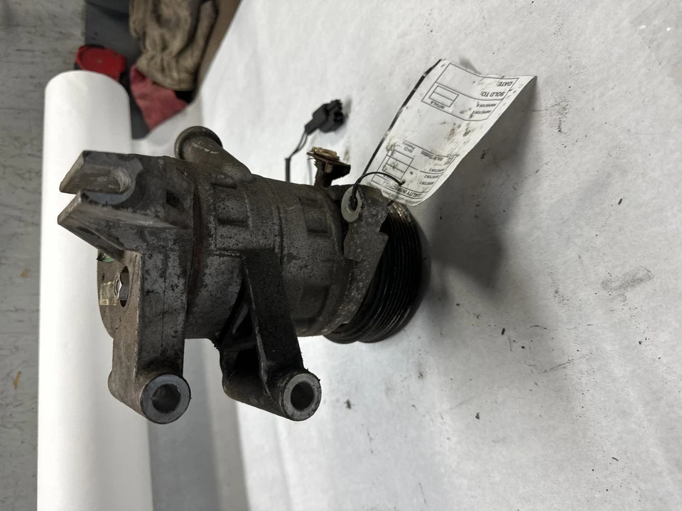 Compresor de aire acondicionado usado para: Suzuki Vitara XL-7 2008 con aire acondicionado trasero grado C Foto 2 de 4