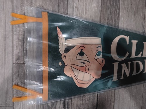 RARE 1940'S - 50'S CLEVELAND INDIANS CHIEF WAHOO PENNANT IN SOFT & HARD SLEEVE - Picture 2 of 4
