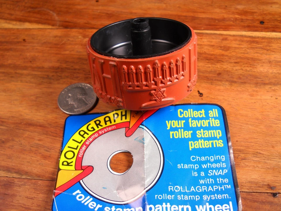 Hannukah Rollagraph Jumbo Sello Borde Rueda Celebración Menorá Usado en Excelente Condición Foto 3 de 4