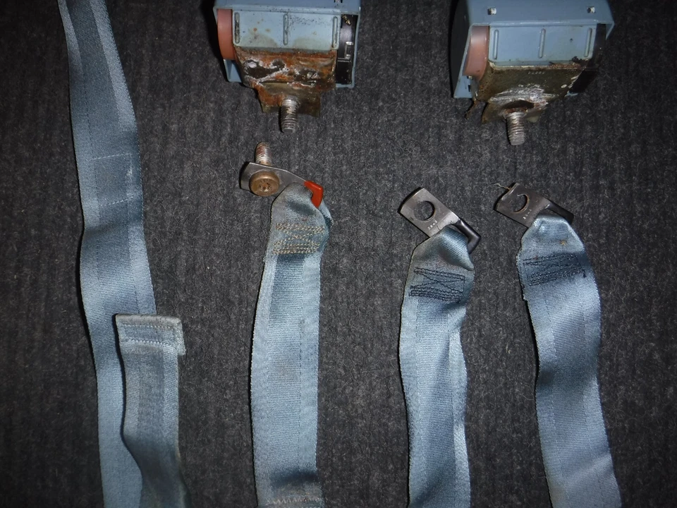 Cinturones de seguridad traseros Oldsmobile Cutlass Supreme 1977 **usados** Foto 3 de 4