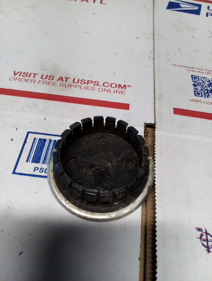 土星离子继电器 Sky Aura 轮原始设备制造商中心盖 9593169 — 第 2/2 张图片