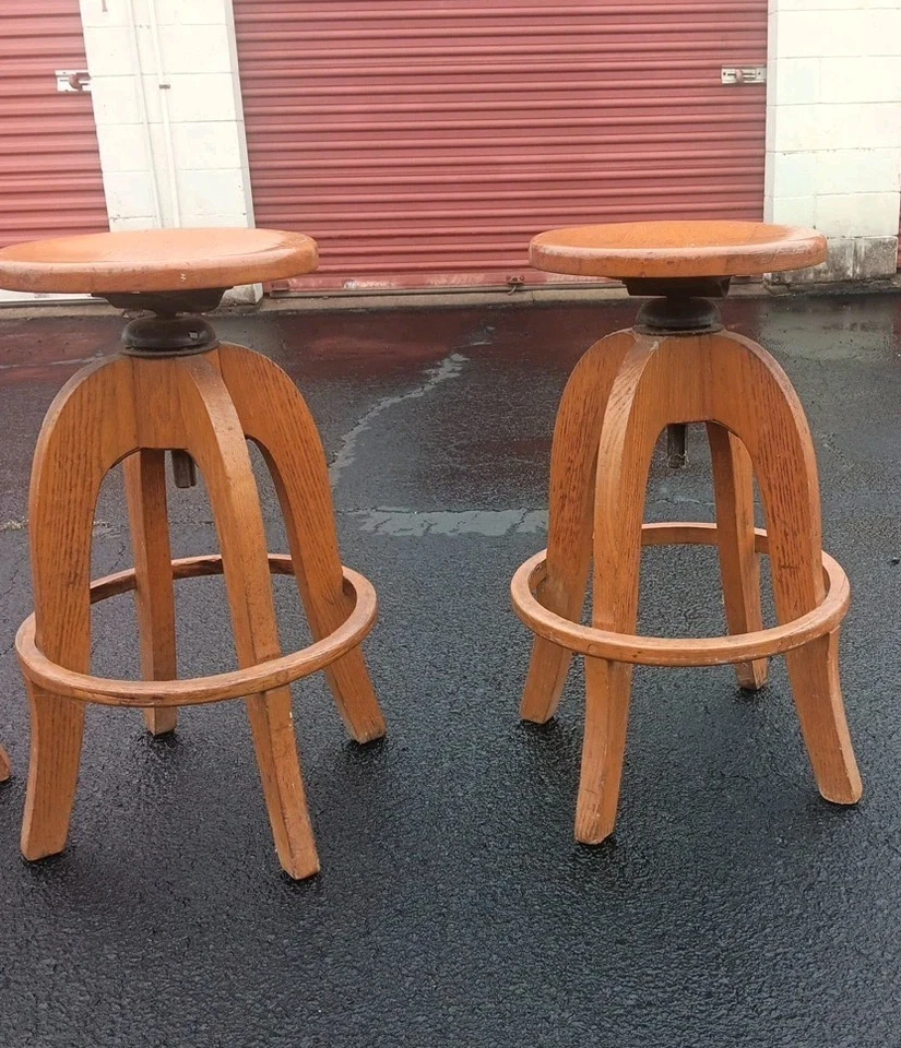 TABURETE DE GUITARRA DE MADERA DE ROBLE DORADO DE COLECCIÓN TAPA GIRATORIA/ANILLO PARA PIES DISEÑADO POR ARQUITECTO Foto 4 de 4