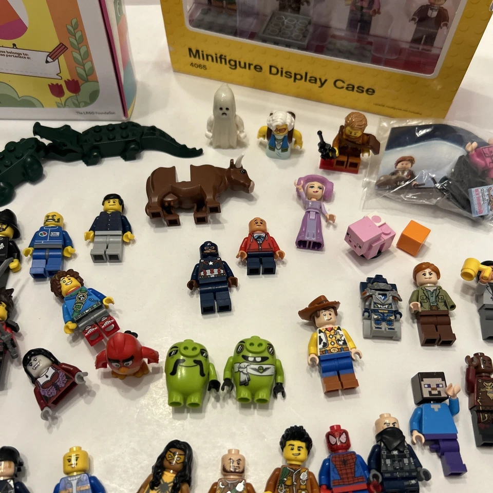 LEGO Large Lot Mini figures Assorted Rare, Marvel, Case, Bag Of Accessories/Part - Image 4 of 4
