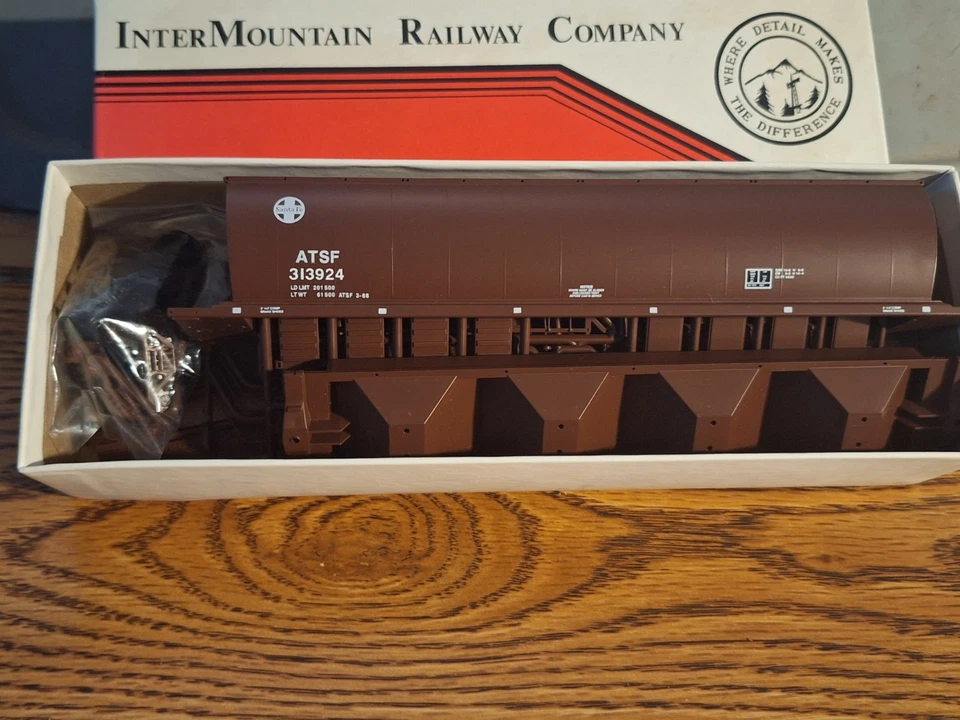 CYLINDRICAL GRAIN 4 BAY HOPPER - Image 3 of 4