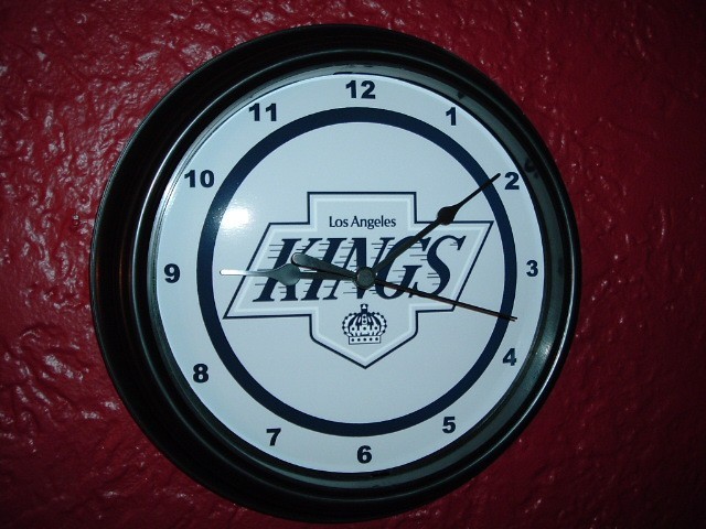 LA Los Angeles Kings Throwback Hockey Bar Man Cave Advertising Clock Sign