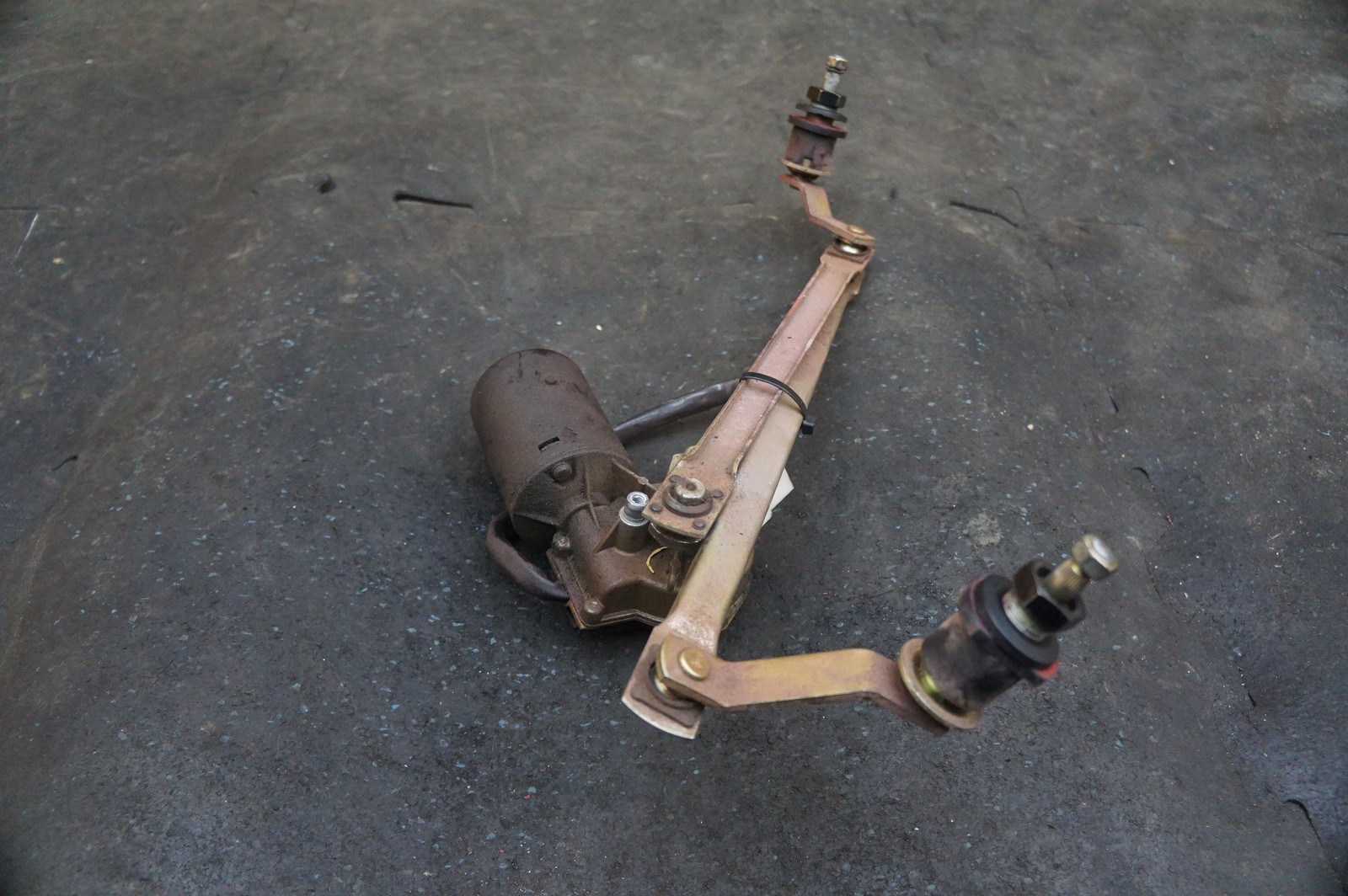 Front Windshield Wiper Motor Linkage 61824900 61768900 OEM Ferrari 328 1986-89