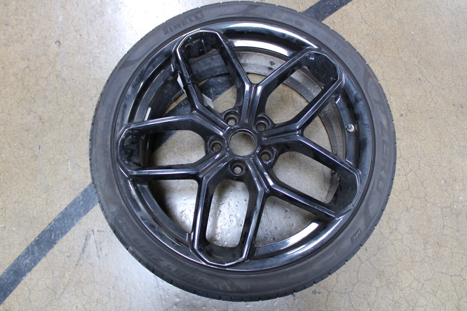 Lamborghini Huracan, LP 580, Front Wheel, Used, Scratched, P/N 4T0601017AQ