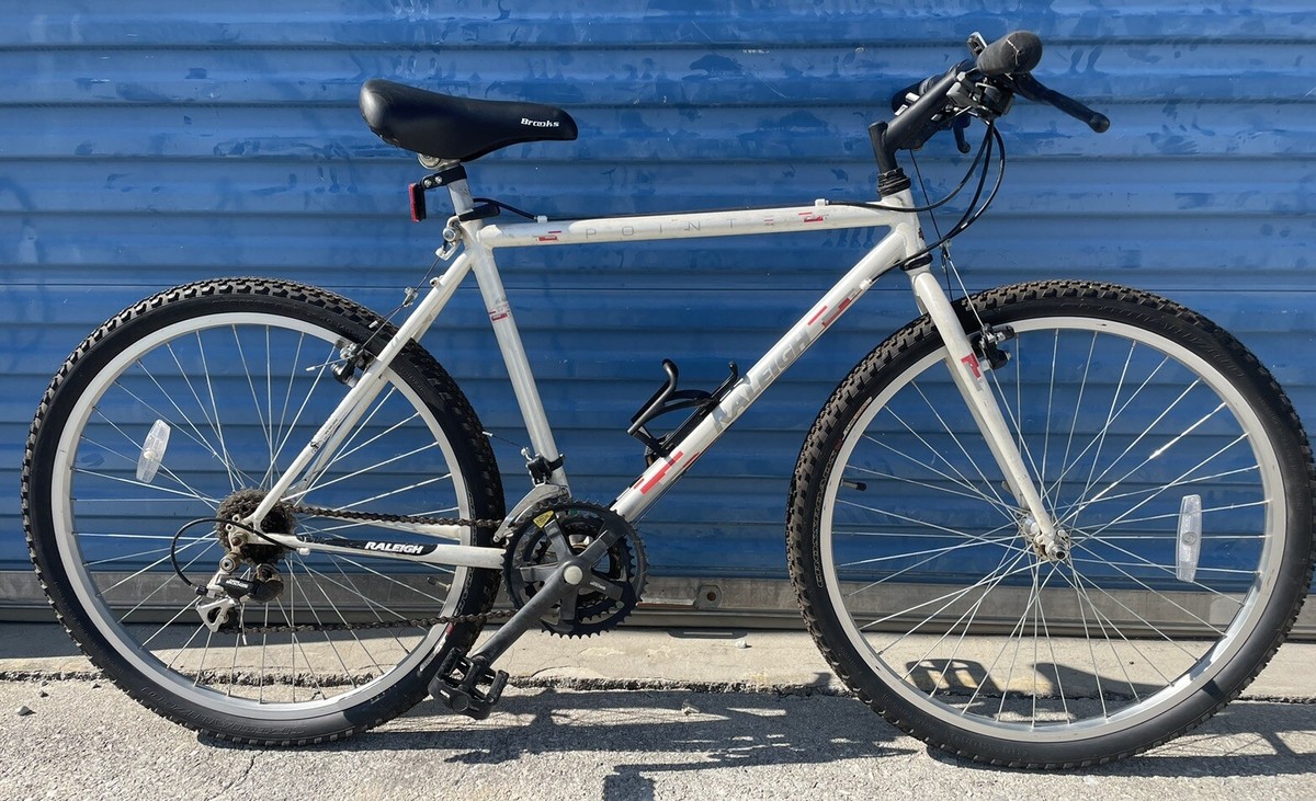 Vintage Raleigh Point Mountain Bike Cr-Mo Shimano 21 Speed