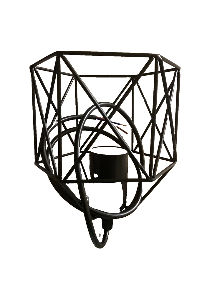 Lámpara colgante colgante geométrica de metal negro Foto 4 de 4