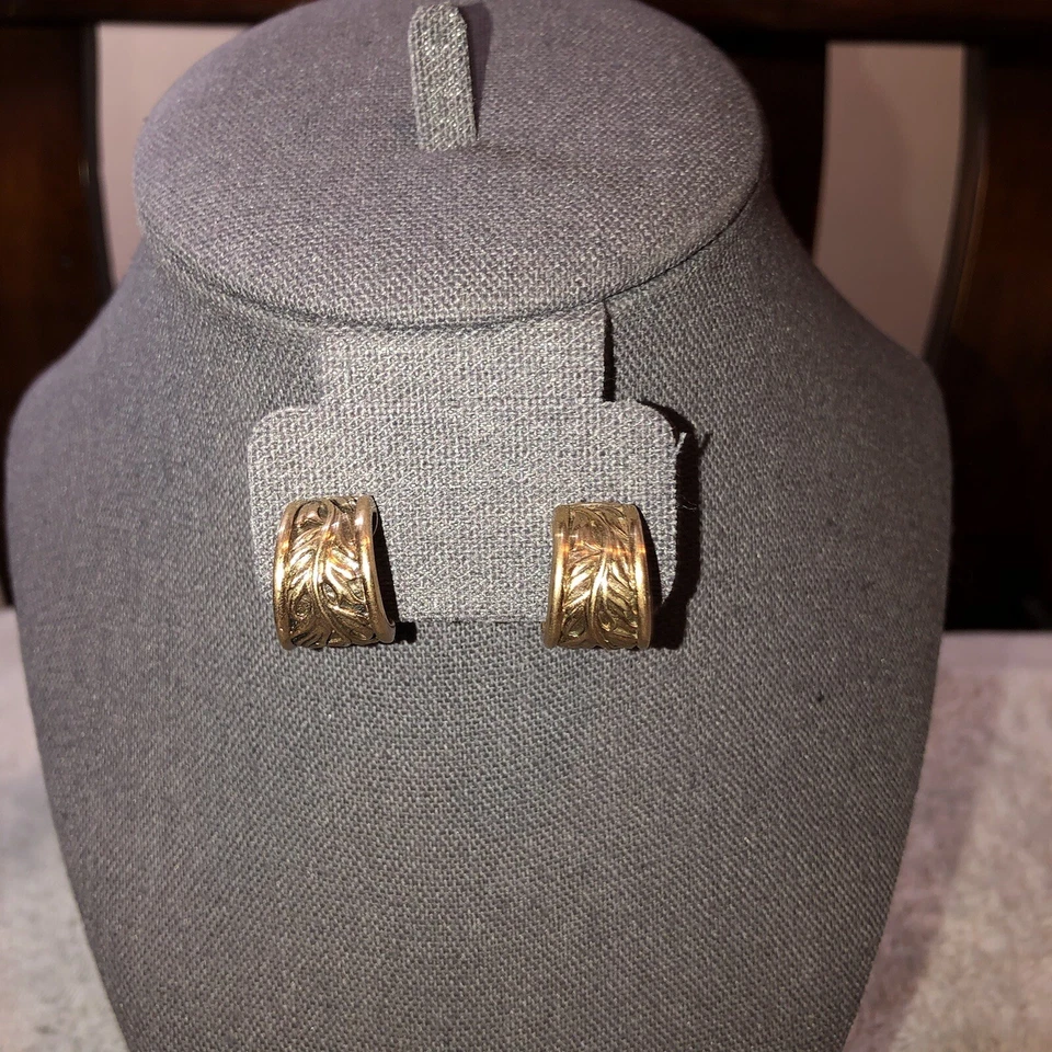 BARSE 雕刻叶子青铜短环状耳环泰国 — 第 2/4 张图片