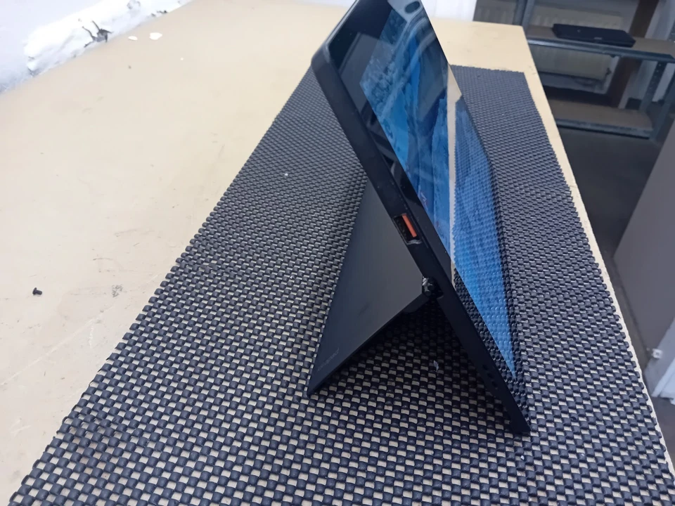 Touchscreen Lenovo Ideapad Miix 700-12isk Intel M5 / 4GB 0R 8GB / 128GB or 256GB - Image 3 of 4