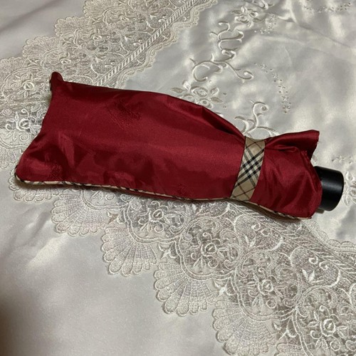 Ombrello pieghevole rosso fantasia Burberry con custodia usato buone condizioni - Foto 4 di 24