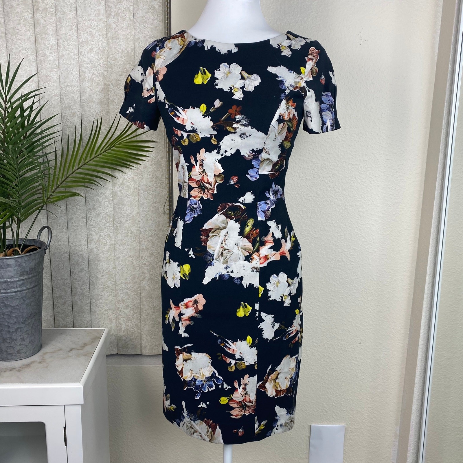 Vestido Vaina Erdem Joyce Estampado Floral Crepé Azul Marino Cuello Barco Diseñador Talla 4