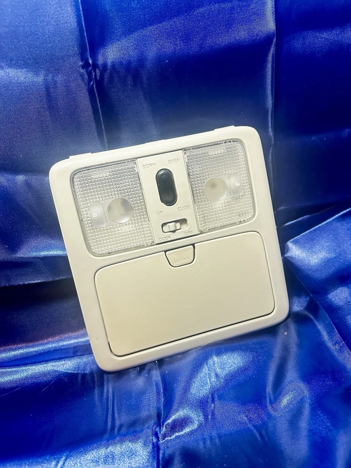 Infiniti G35 2005-2006 conjunto de lámpara de luz domo consola superior interior delantera Foto 2 de 4