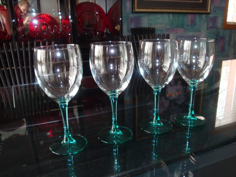 Set Of 4 Vintage Luminarc Style Teal Green Stem  Clear Wine Glasses 6.75” 6 oz