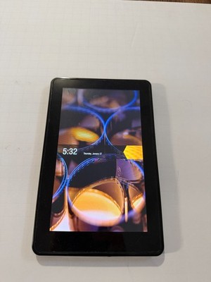 Amazon Kindle Fire 1st Gen D01400 8GB 7'' Wi-Fi Tablet w/ Charger & Cable