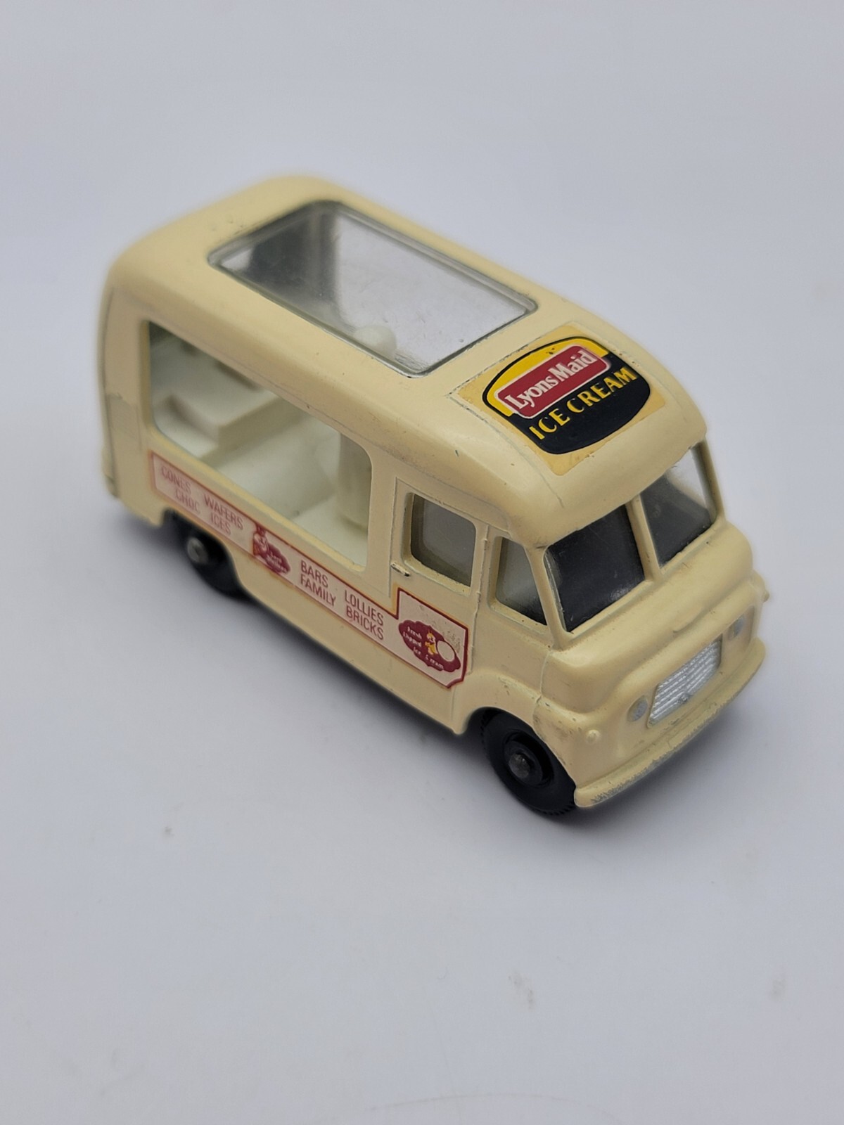 VINTAGE MATCHBOX LESNEY DIECAST NO. 47 COMMER ICE CREAM CANTEEN MADE IN