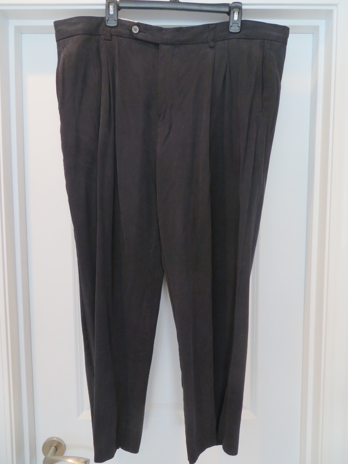 VGC Men's Tommy Bahama washable silk & rayon pleated front black pants