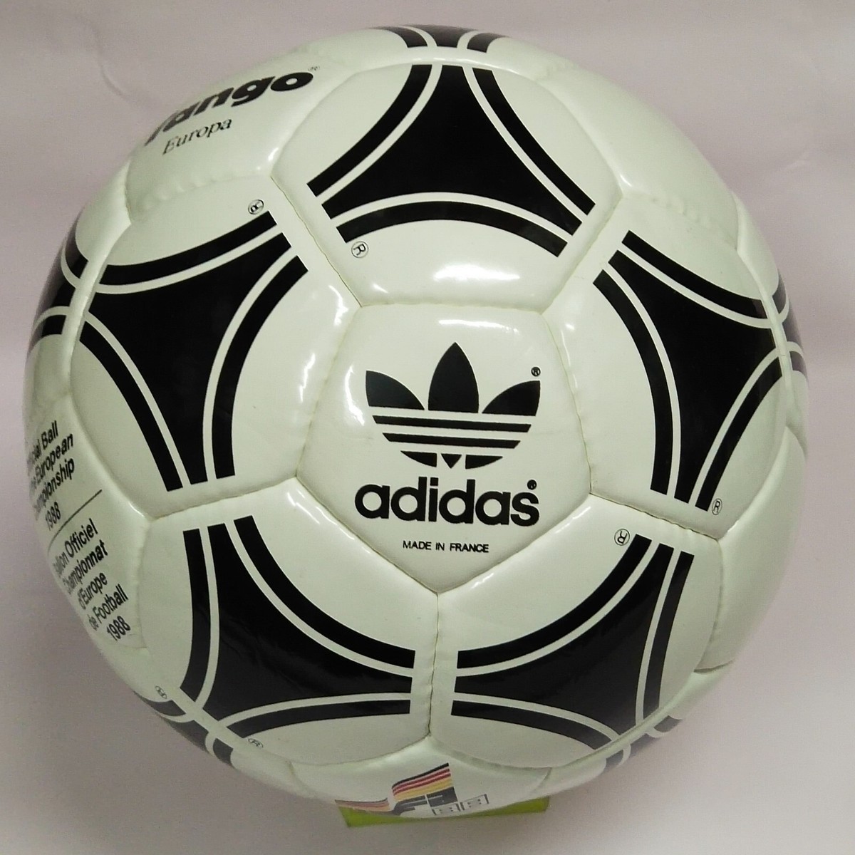 TANGO1978年W杯公式球 タンゴ (サッカー) - Wikipedia