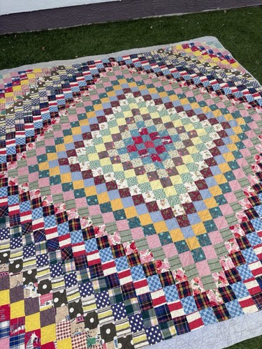 Vintage Quilt Hand Quilted 75” X 82” Trip Around The World Feedsacks OLD - Picture 5 of 24