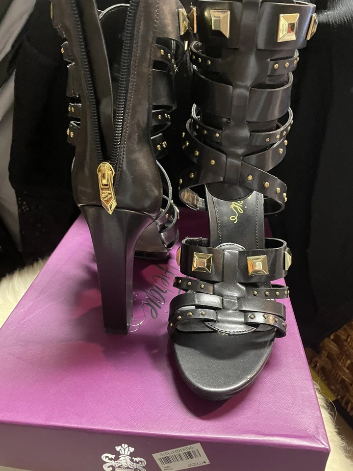 Fergie Bonnie Gladiator ☼ Botín Color Negro Talla 7.5 Dorado Tachuelas Zapatos Foto 2 de 4