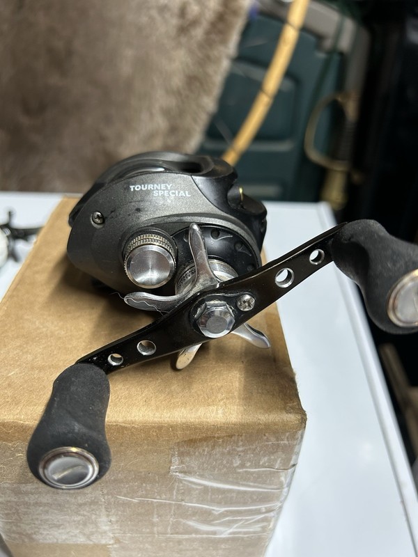Bass Pro Shops Tourney Special TSP10SPC Baitcasting Reel 