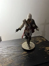 Assassins Creed II 2 Ezio Collectors Edition 9” White Statue Action Figure