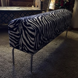 Zebra Print Vanity Or End Of The Bed Bench Soft Fabrique Par 4 Metal Leg 47”L