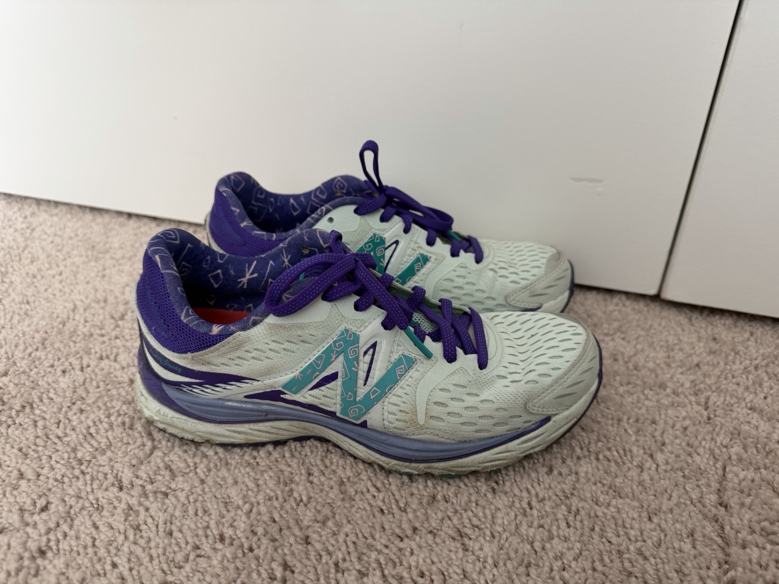Disney New Balance 2017 Mad Hatter Running Tennis Shoes Wome