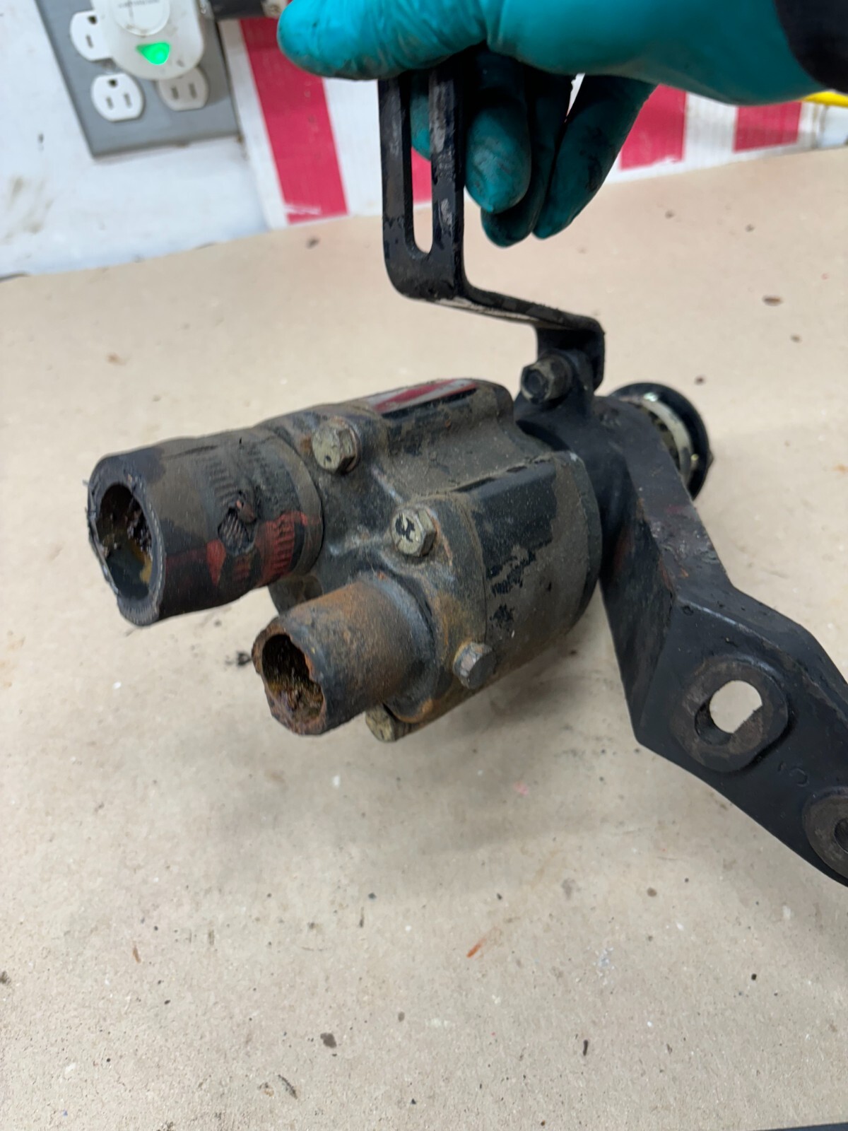 OEM MerCruiser Raw Water Pump Housing Assembly 4671497 With Pulley for