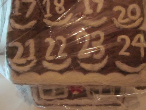 Pottery Barn Kids Felted Gingerbread 3-D House Wool Advent Calendar MSRP $89.50 - Picture 11 of 19
