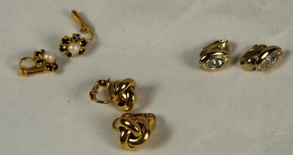 Konvolut Modeschmuck - Halsketten, Broschen, Anhänger, Ohrschmuck - 10 tlg. /334 - Bild 4 von 4