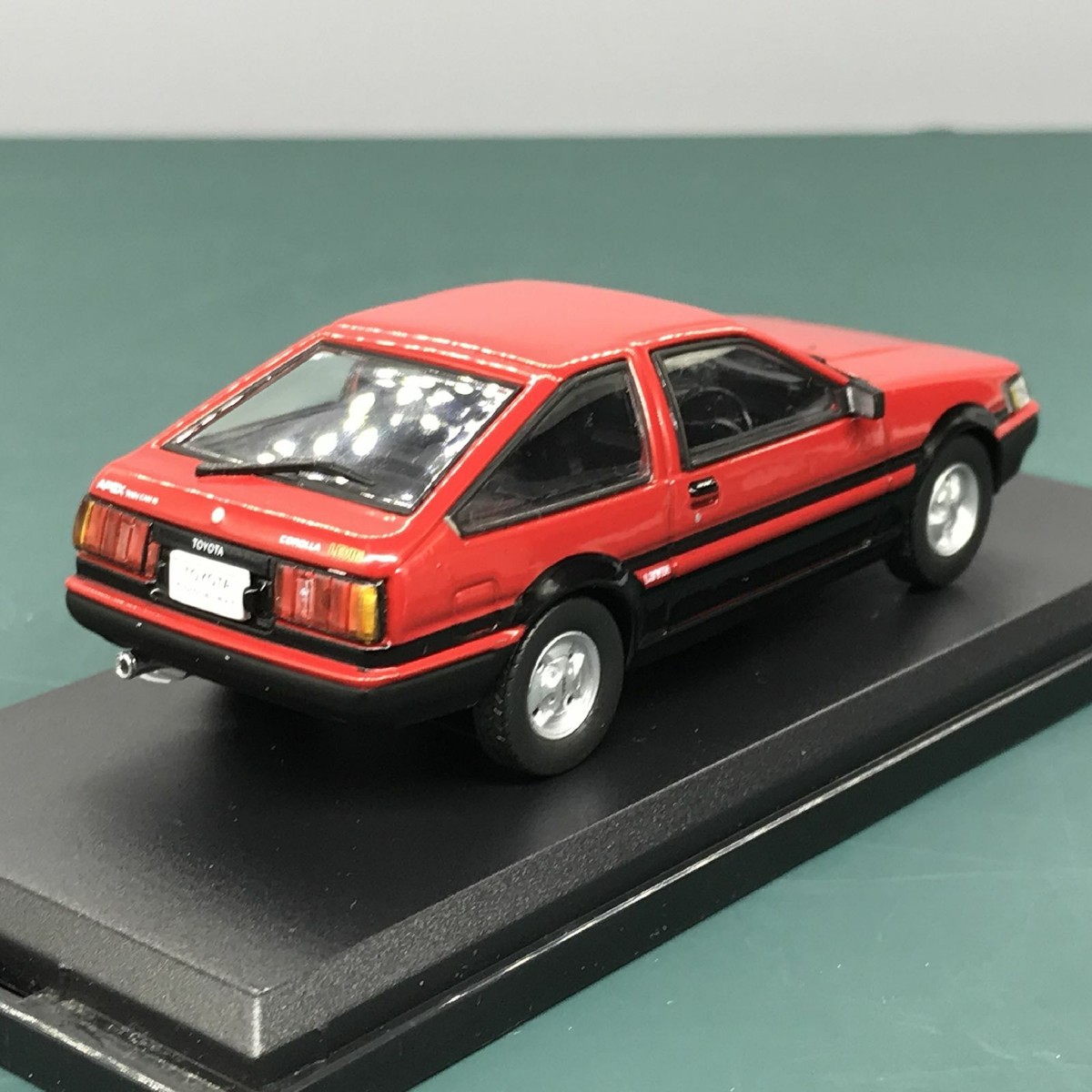 Mini Car Toyota Corolla Levin 1983 Red 1/43 Scale Box Display