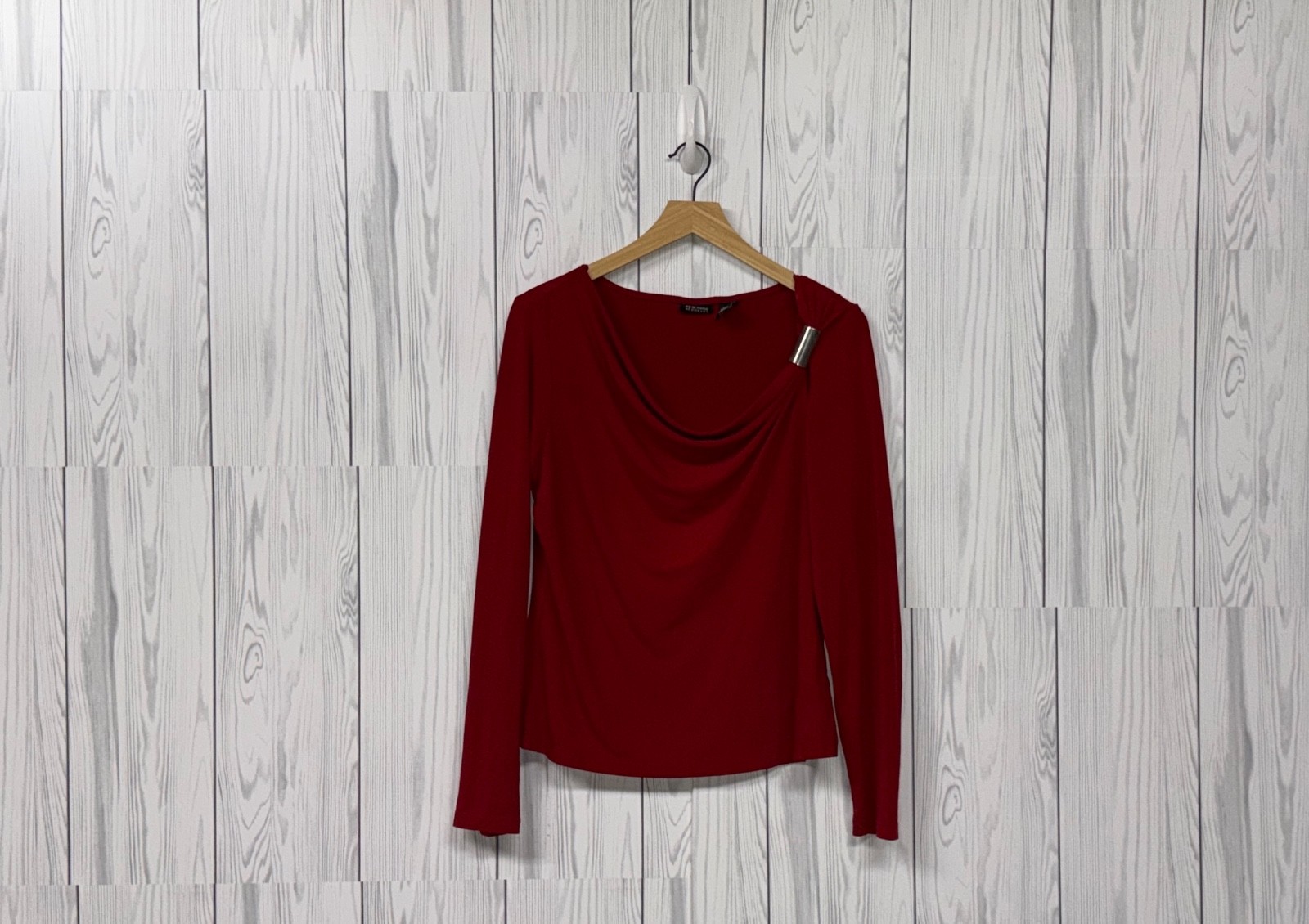 New York & Company top womens size medium long sleeve solid red blouse stretch