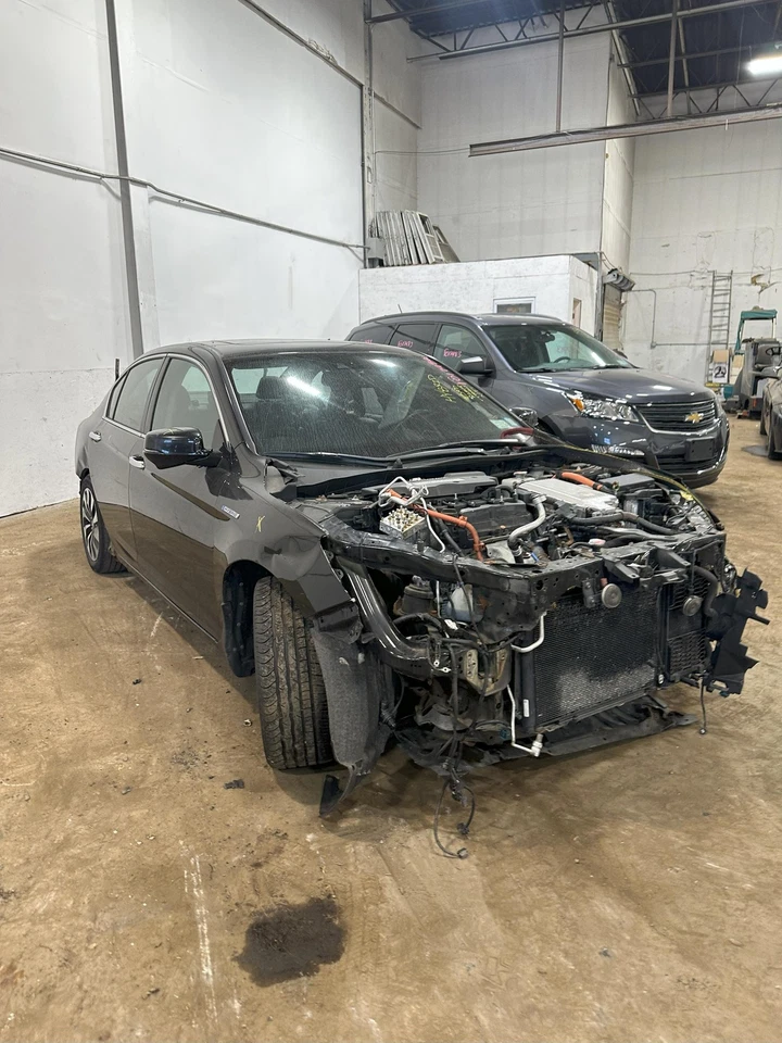 Used Rear Left Door Vent Glass Rear fits: 2014 Honda Accord Sdn 2.0L hybrid US b - Image 2 of 4