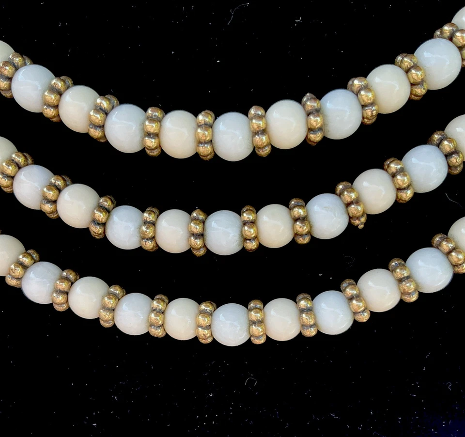 Collar con cuentas blancas de 3 hilos tono dorado antiguo vintage Lucky Brand - ¡EXCELENTE ESTADO! Foto 2 de 4