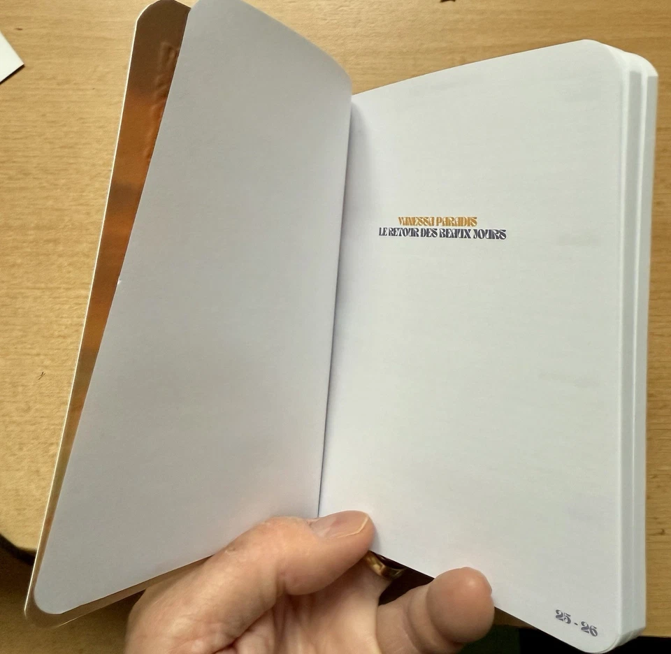 Vanessa Paradis AGENDA 2026 PROMO Le Retour Des Beaux Jours Featuring E. Daho - Photo 4/4