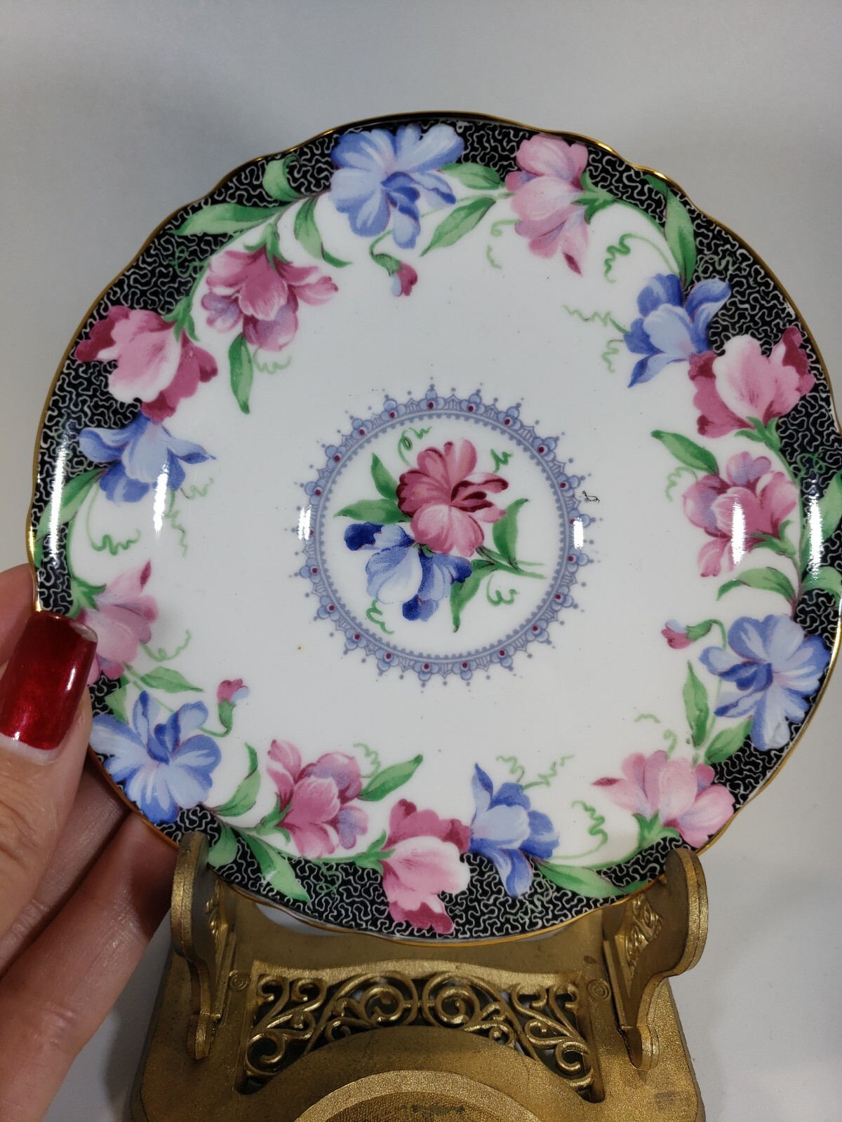 Exquisite Floral Paragon Bone China Tea Cup And Saucer