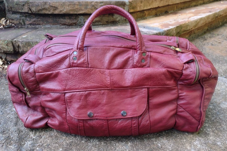 Bolsa de viagem vintage anos 70 couro genuíno vermelha XL bagagem de fim de semana 24x12x12 - Imagem 2 de 4