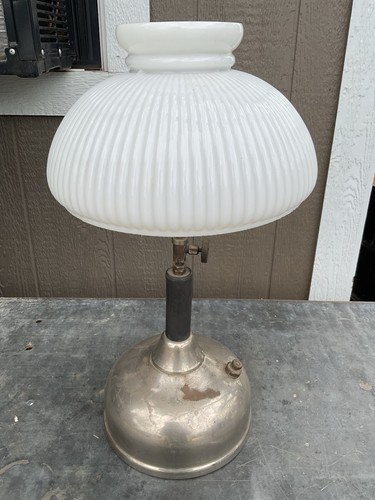 COLEMAN QUICK-LITE GASOLINE TABLE LANTERN. USA.