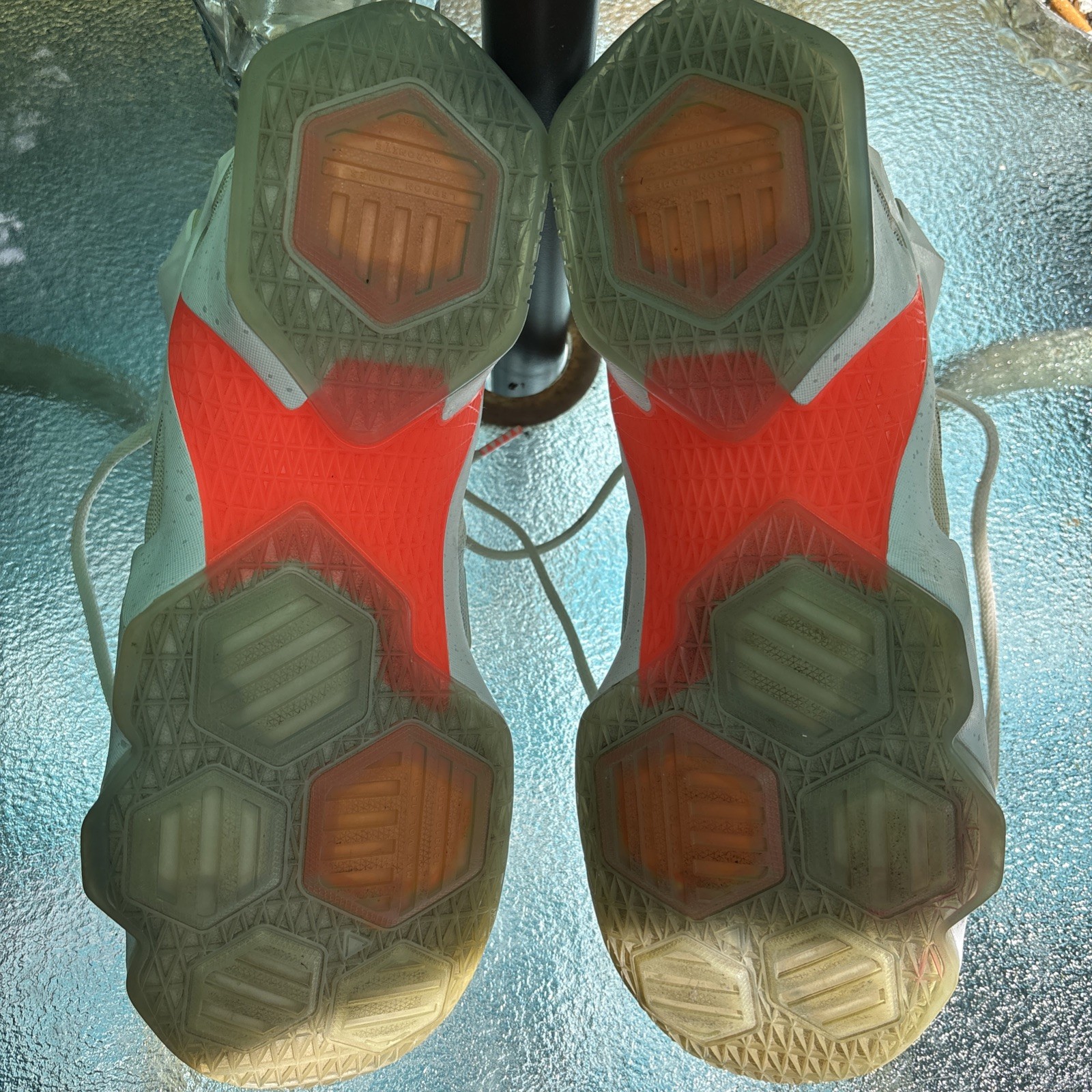 LeBron James Easter 2016 Basketball Sneakers size… - image 4